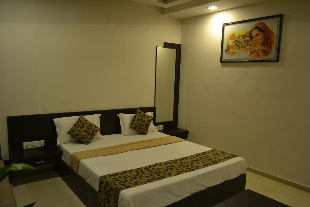 Hotel Park Inn Rajkot Room photo